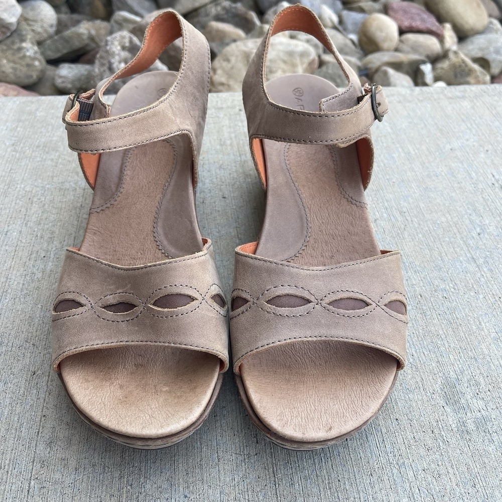 Ariat Wedge Sandy Sandals Tan Suede Womens Size 9‎ Peep Toe Comfort Shoes